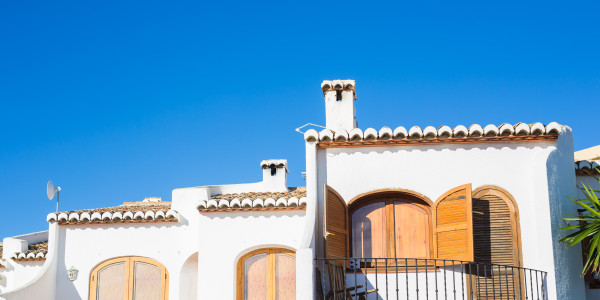 Pintar Fachadas de Casas Unifamiliares / Chalets l' Albi · Pinturas para Pintado de Fachadas Metálicas o de Hormigón
