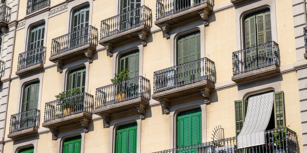 Pintar Fachadas y Patios de Luces de Comunidades Vecinos / Propietarios les Borges Blanques · Reparación y Preparación de Superficies