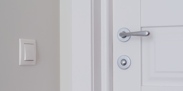 Pintar Fachadas y Patios de Luces de Comunidades Vecinos / Propietarios les Borges Blanques · Pintura para Pintado de Puertas Privadas de Vecinos