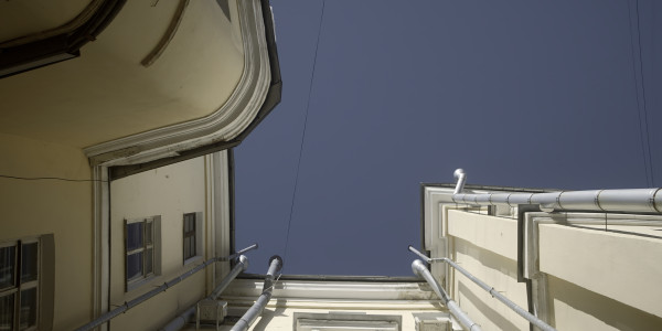 Trabajos Verticales en Fachadas de Edificios / Viviendas Juneda · Pintado de Edificios Altos, Patios Interiores de Luces y Estructura Complejas