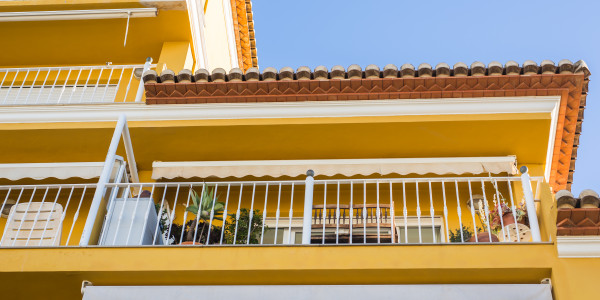 Trabajos Verticales en Fachadas de Edificios / Viviendas Juneda · Restauración de Fachadas